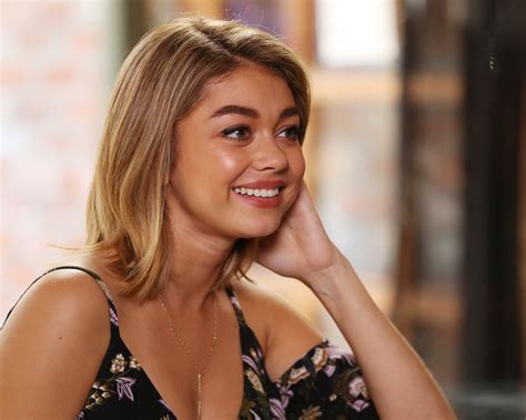 who plays haley dunphy|sarah hyland parents.